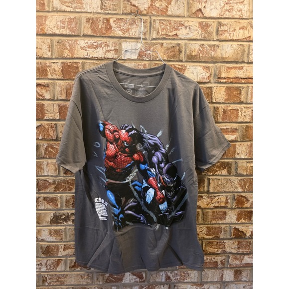 Marvel CVLA Los Angeles Spider-Man vs Venom Graphic T-Shirt Men's - Picture 1 of 3
